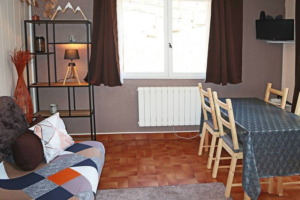 Apartamento entero, Estudio acogedor con balcón, acceso directo a pistas, cerca del centro, ideal para 4 personas in Les Orres, Parque Nacional de los Ecrins