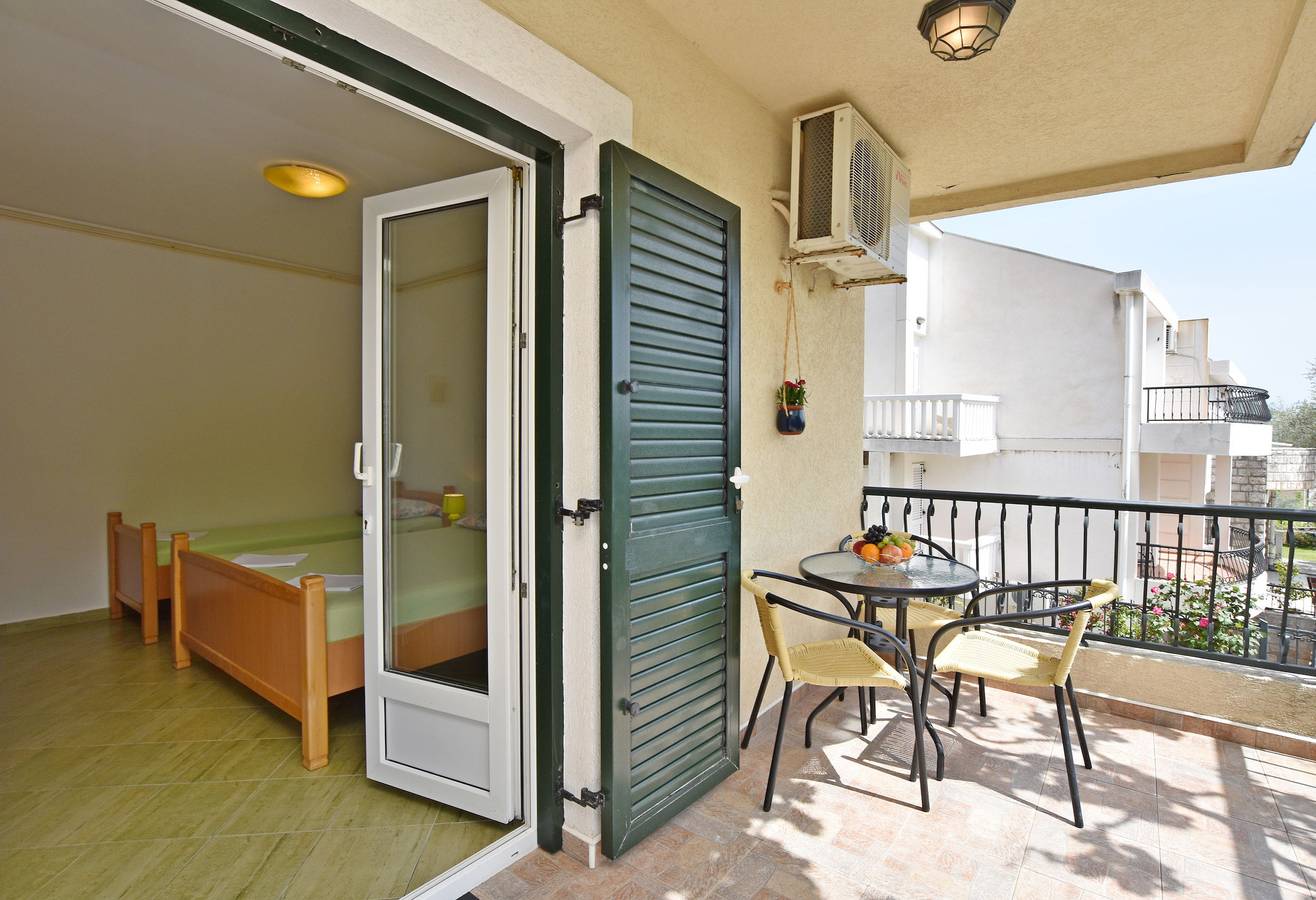 Ganzes Studio, Apartments and Rooms Iva in Petrovac na Moru, Opština Budva