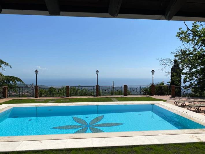 Villa 'Carlotta' con vista mare, Wi-Fi e aria condizionata in Zafferana Etnea, Etna
