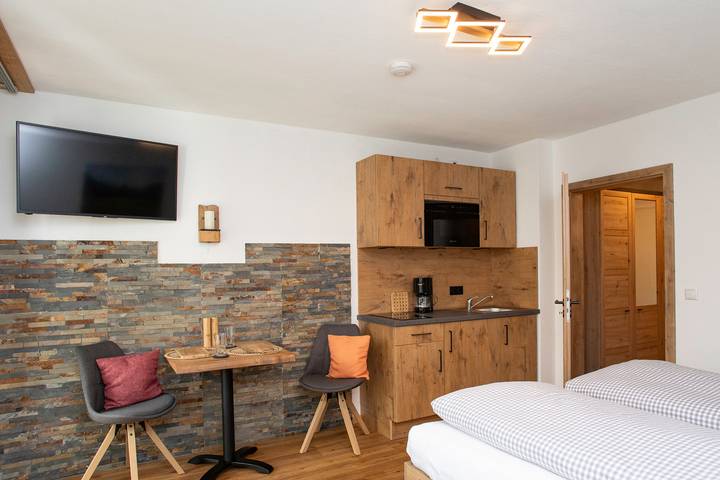 Ferienwohnung für 2 Personen, mit Sauna und Terrasse sowie Pool im Mittenwald - 2