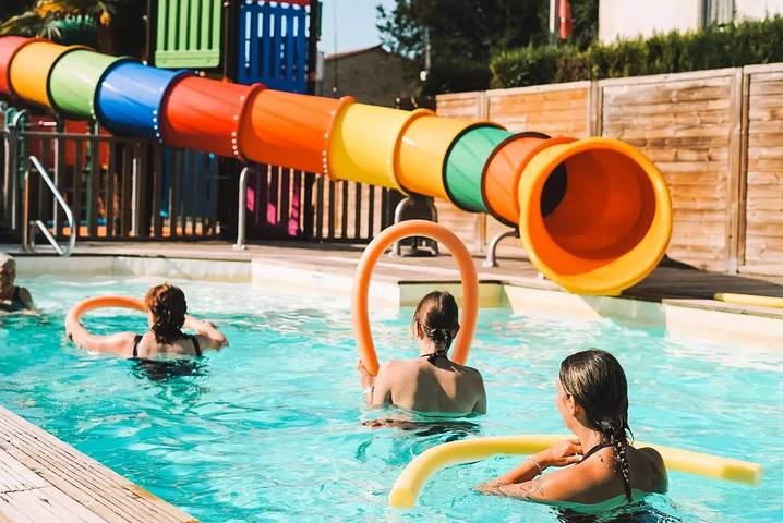 Chalet pour 4 personnes, avec piscine et terrasse