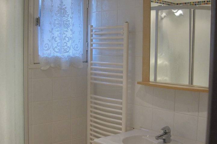 Location de vacances pour 5 personnes, avec jardin ainsi que terrasse et piscine à Santa-Maria-Poggio - 4