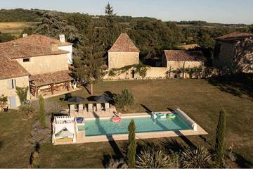 Gîte pour 40 personnes, avec jardin ainsi que jacuzzi et sauna, animaux acceptés dans Base De Loisirs (Saint-Clar)