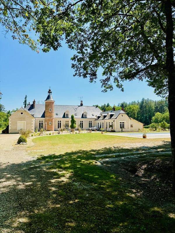 Location de vacances pour 8 personnes, avec vue ainsi que jardin et piscine à Lassay-sur-Croisne - 2