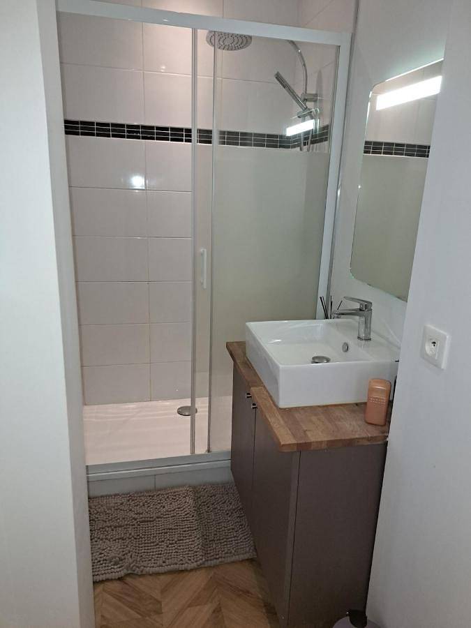Appartement entier, Two-Bedroom Apartment in La Tour-du-Pin, Région de La Tour-du-Pin