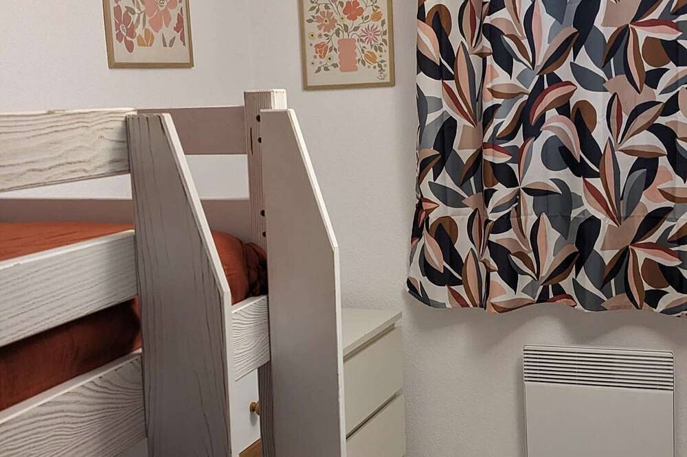 Charming 3-Room Duplex, Pool Access, Pet-Friendly, Wifi, Parking - Sleeps 6 in Salavas, Ardèche