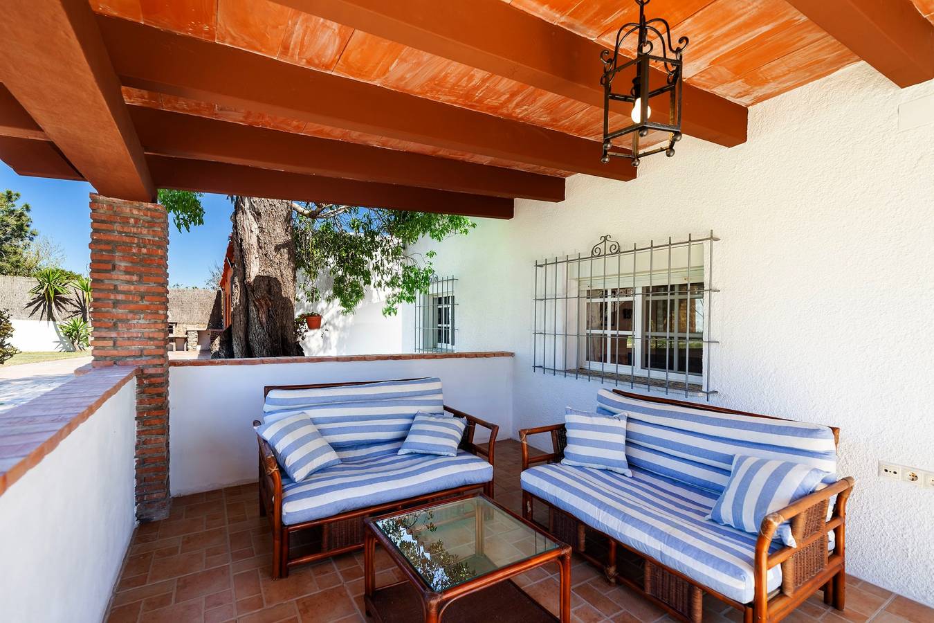 Encantadora casa con espacioso jardín, piscina, terraza y Wi-Fi; Apta para mascotas in Chiclana de la Frontera, Costa de la Luz