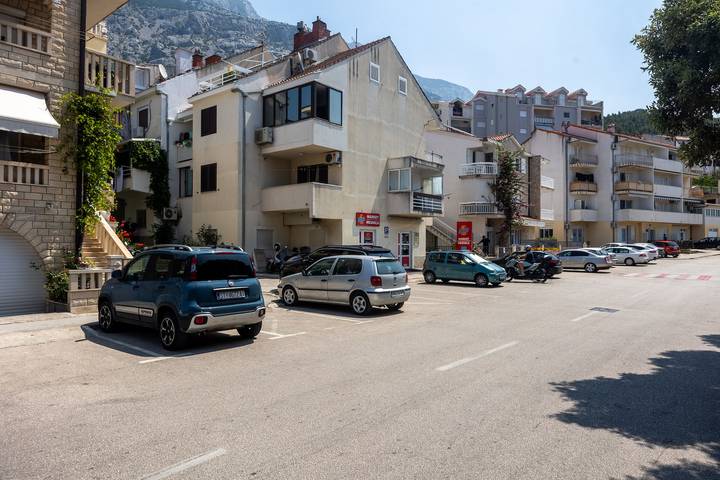 Ferienwohnung für 4 Personen, mit Balkon und Ausblick in Makarska - 4
