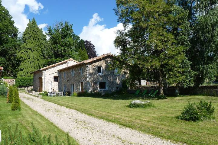 Location de vacances pour 10 personnes à Saint-Nizier-de-Fornas