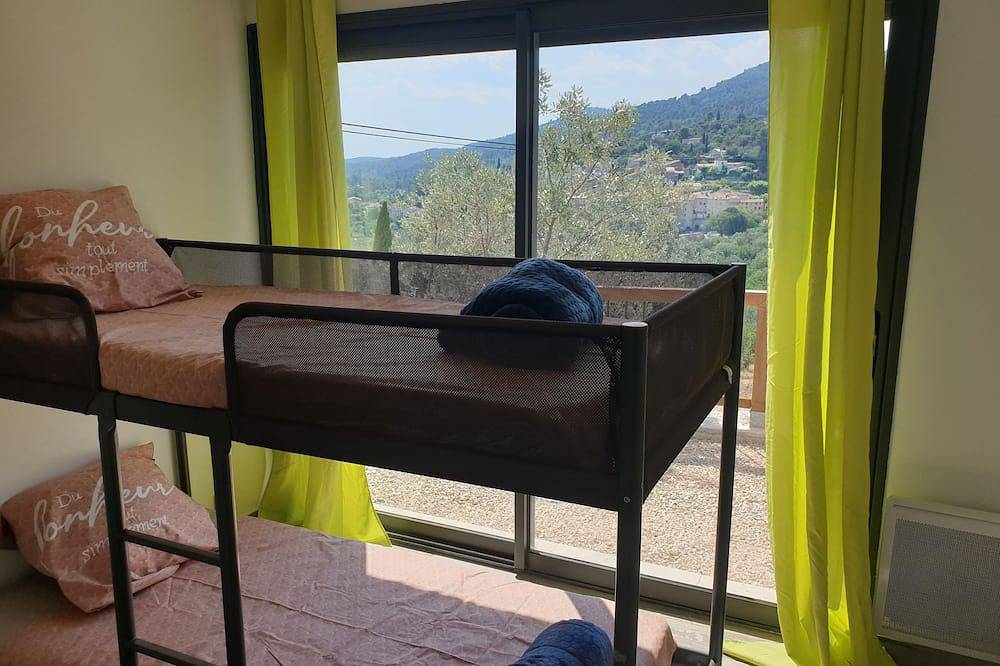 Ground floor of villa with dominant view on callas. Free inflatable spa in Callas, Draguignan region