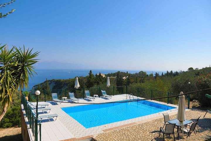 Gîte pour 4 personnes, avec jardin ainsi que piscine et vue dans Paxos - 3