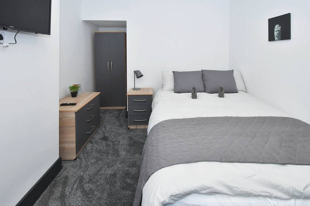 Superior-Doppelzimmer-Gemeinsames Badezimmer-With Tv in Crewe, Cheshire East