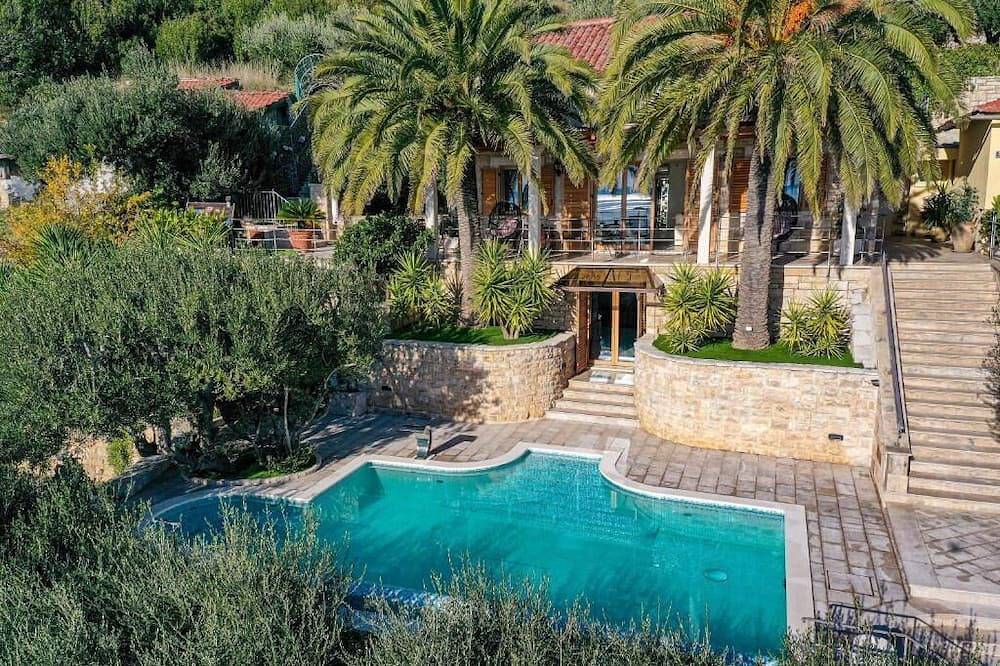 Villa Tomislav Split - Secluded Mediterranean hacienda in Split, Split-Dalmatia