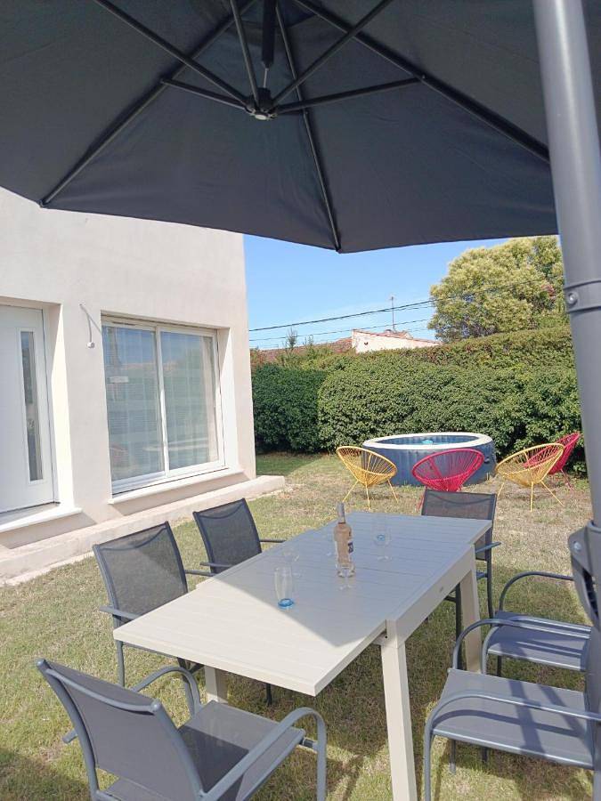 Location de vacances pour 6 personnes, avec jacuzzi et terrasse ainsi que jardin et sauna à Redessan - 4