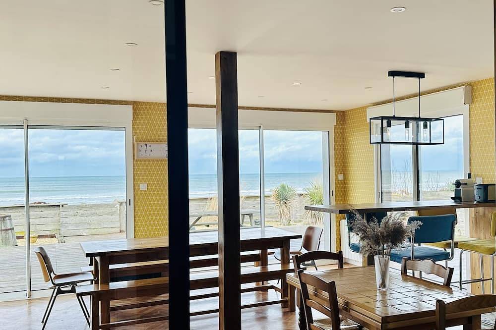 Seafront house, exceptional view of D-Day beach, Arromanches in Asnelles, Côte de Nacre