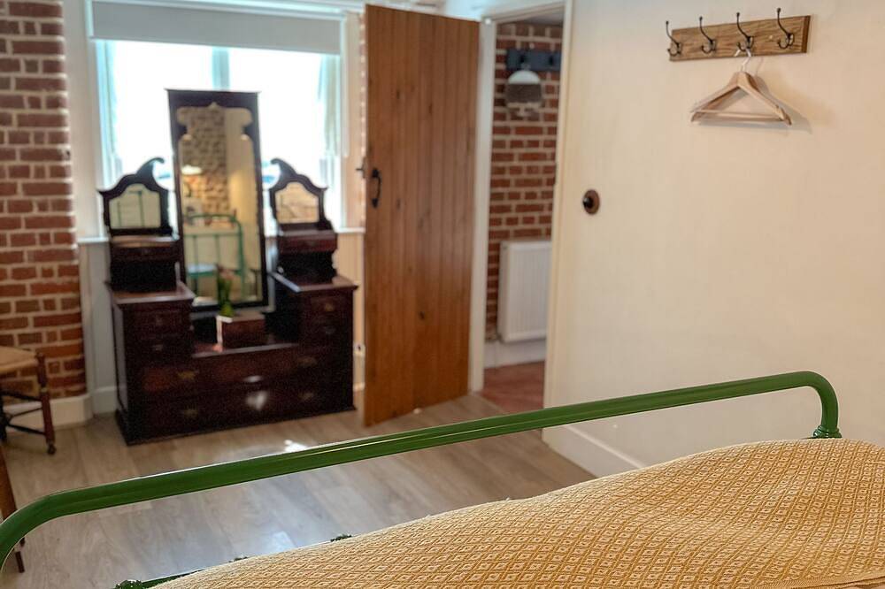 Nicholson Cottage  - sleeps 4 guests  in 2 bedrooms in Happisburgh, Norfolk