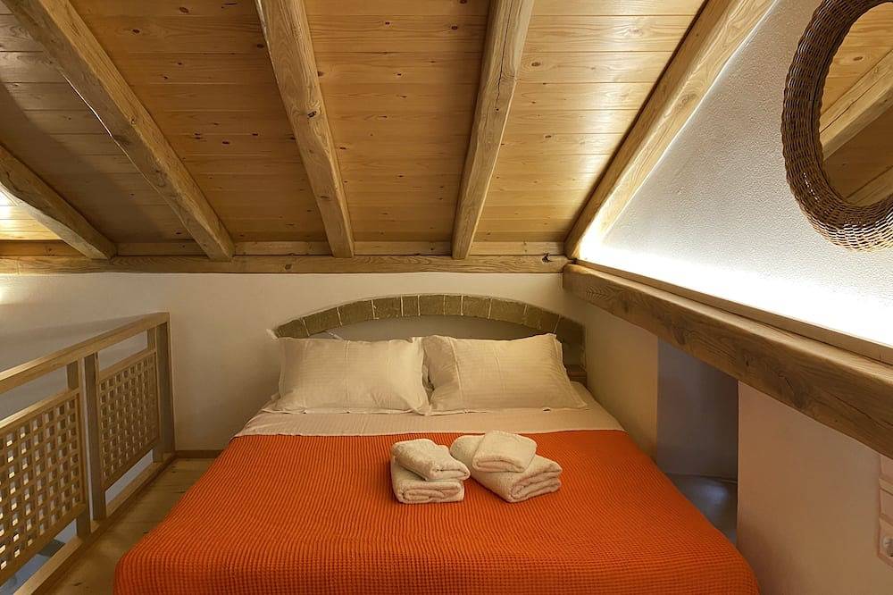 Ganze Wohnung, Newly renovated adorable stylish suite in the Castle of Monemvasia in Monemvasia, Peloponnes