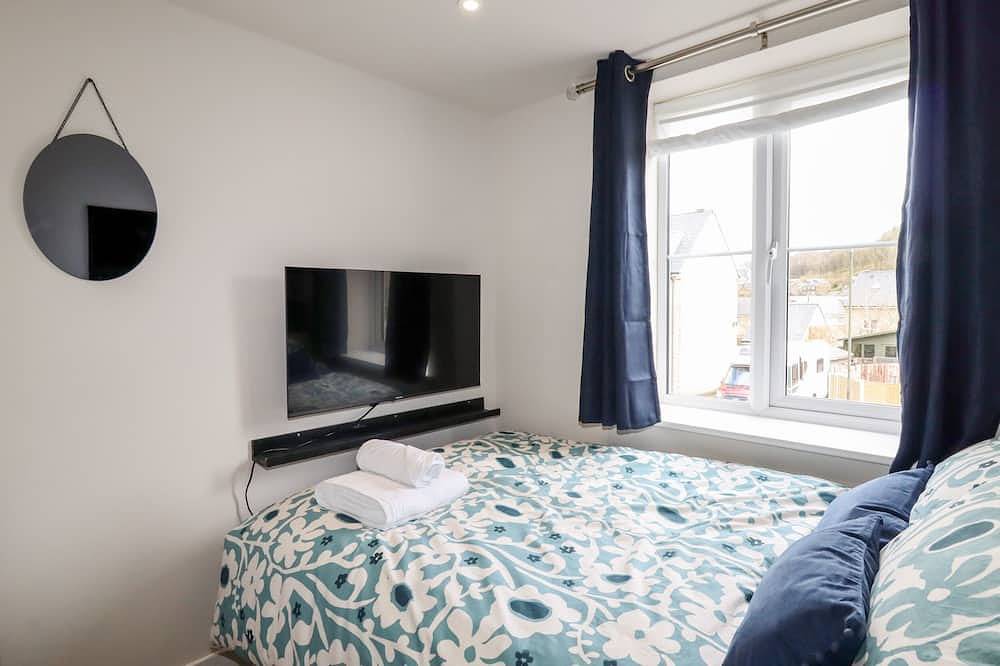 Cheshire View, pet friendly, character holiday cottage in Buxton in Derbyshire