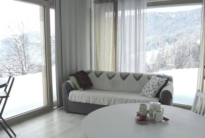 Location de vacances pour 4 personnes, avec terrasse ainsi que vue et jardin dans Torgnon