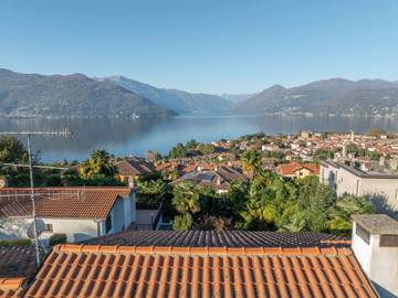 Ferienhaus für 6 Personen, mit Garten und Seeblick in Germignaga