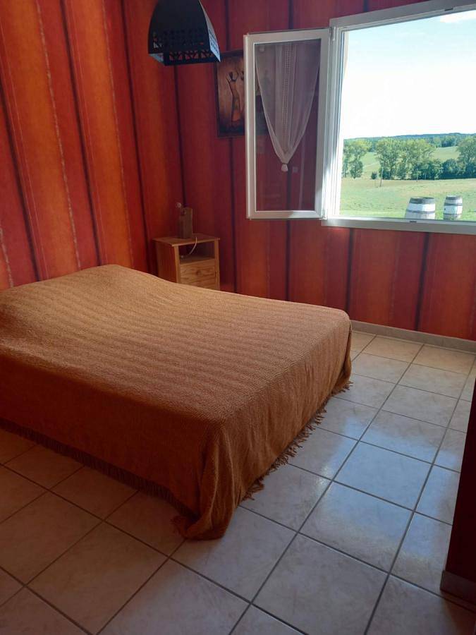 Location de vacances pour 6 personnes, avec Terrasse ainsi que Piscine et Vue à Masquières - 2