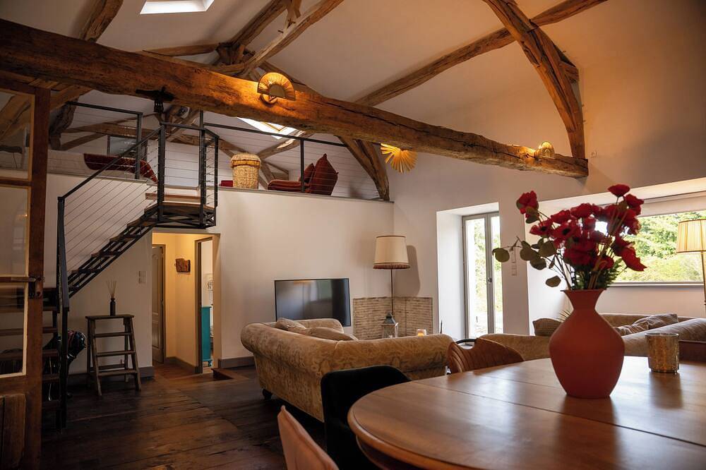 Superb Gîte, gateway to Aubeterre, crossroads of the Périgord Vert, Charente, Dordogne in Saint-Romain, Charente