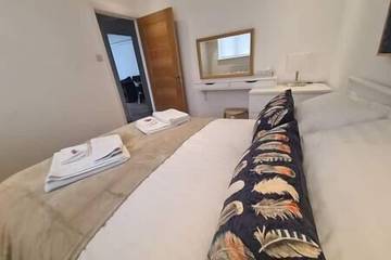 Apartment for 6 People in Luton, Chiltern Hills, Photo 3