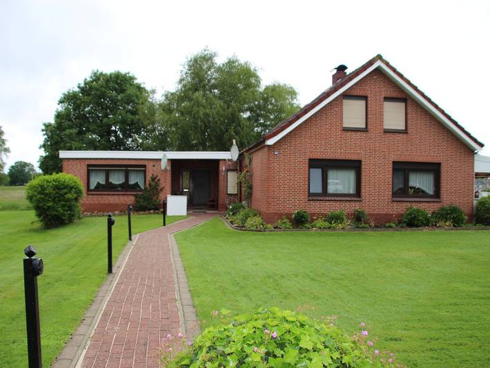Ferienwohnung für 3 Personen, mit Terrasse und Garten, kinderfreundlich in Leer und Umgebung