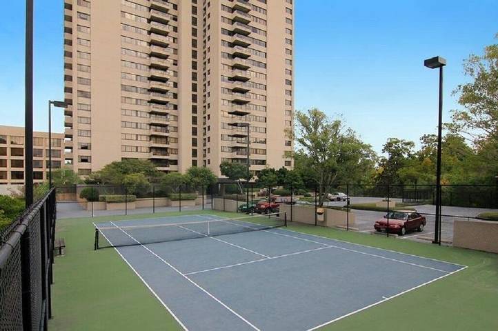 Vacation rental for 4 people, with hot tub and pool in Houston