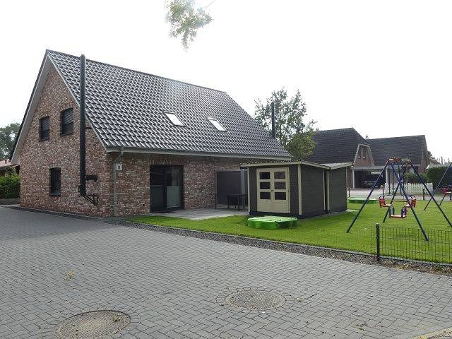 6 Personen Ferienhaus mit Sauna, Whirlpool, zwei Duschen sowie Kaminofen in Otterndorf in Otterndorf, Cuxland