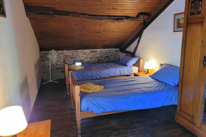 Location de vacances pour 6 personnes, avec jardin à Saint-Saud-Lacoussière - 4