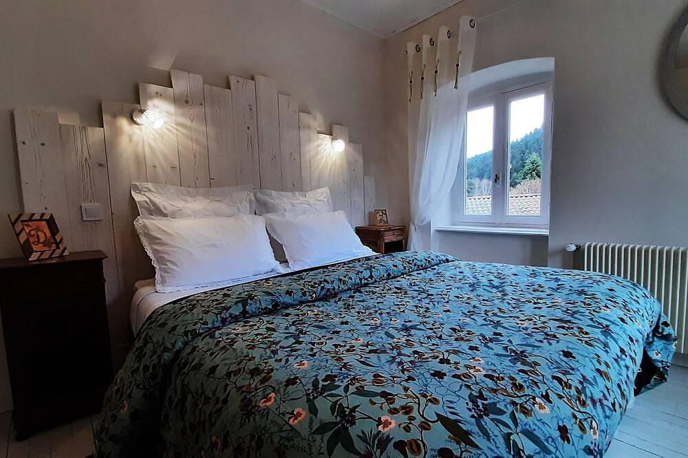 Grande Ourse guest room in Sembadel, Parque Natural Regional Livradois-Forez