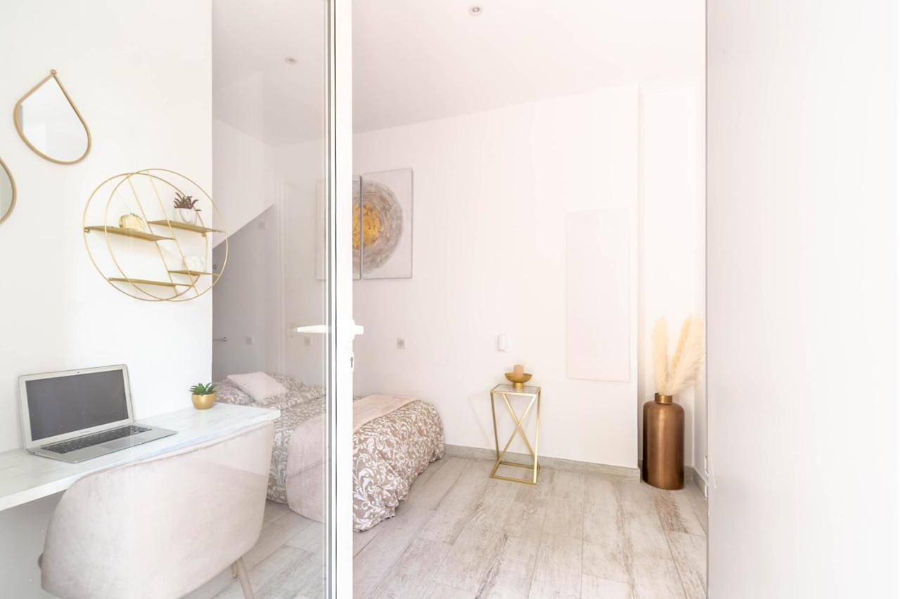 Appartement entier, Studio à 5 min de l' aéroport et toutes commodités in Saint-Victoret, Côte méditerranéenne (France)