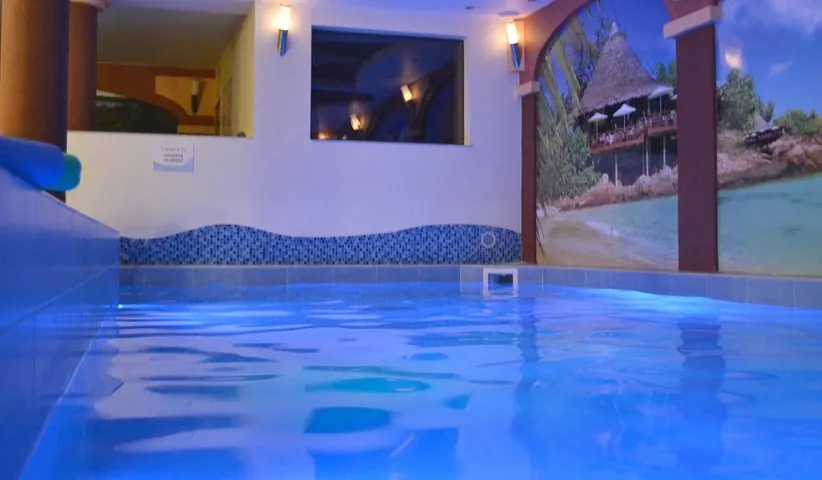 Alojamiento y desayuno para 2 personas, con piscina y vistas además de sauna y jardín - 1