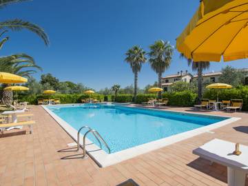 Ferienwohnung für 6 Personen, mit Kinderpool und Garten sowie Terrasse in Cecina