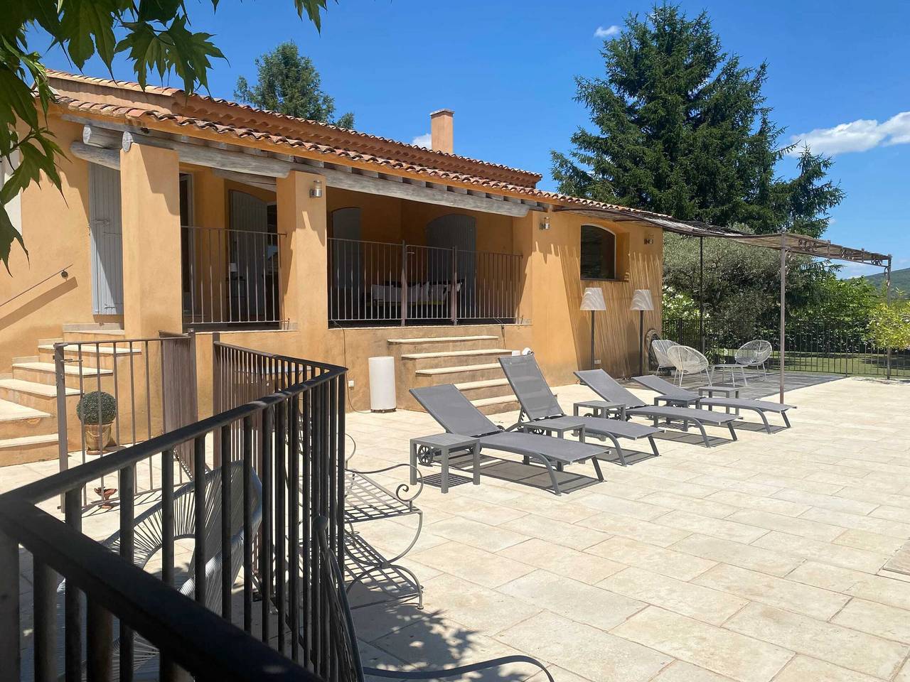 Geräumige Villa nahe Marseille mit Garten und privatem Pool in La Tour-d'Aigues, Regionaler Naturpark Luberon