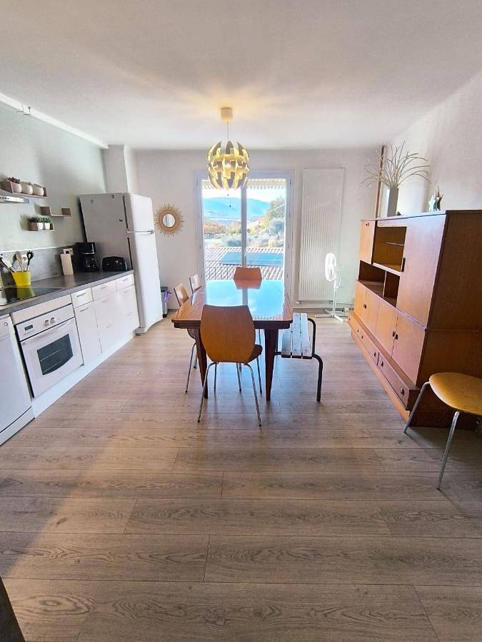 Location de vacances pour 7 personnes, avec terrasse à Volonne - 4