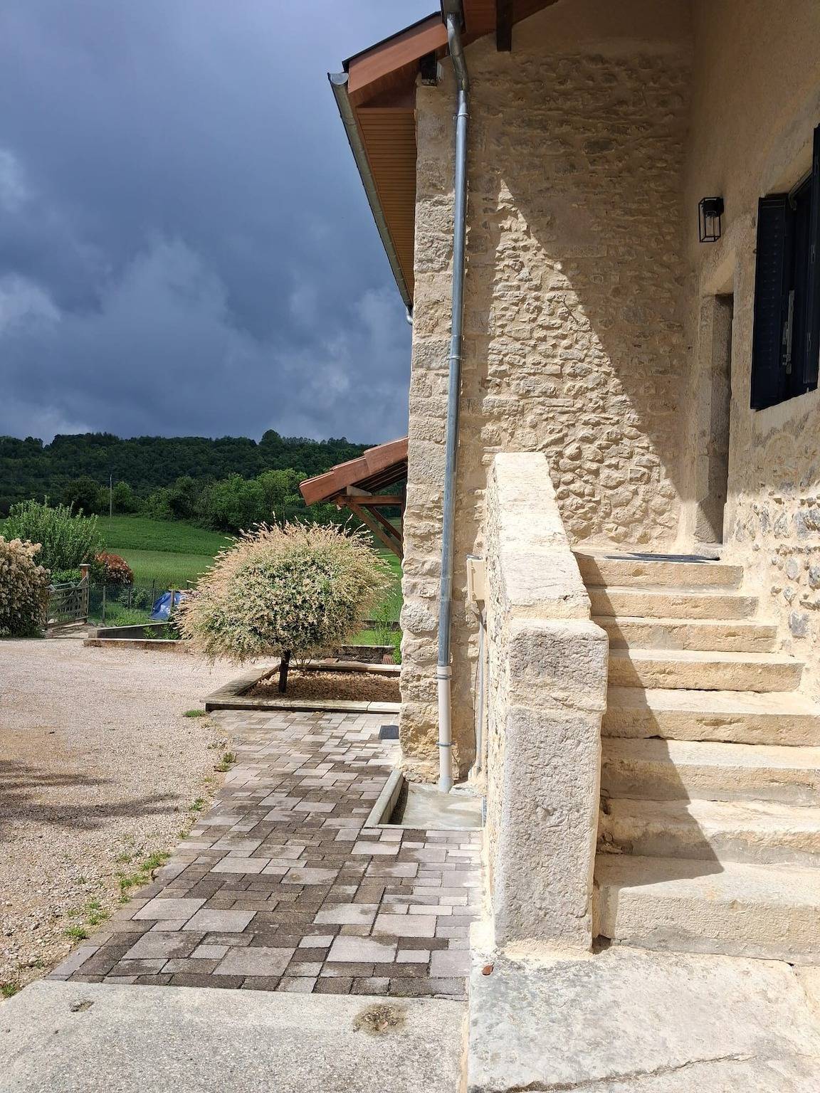 Ferienhaus für 8 Personen mit Terrasse in Marchamp, Belley