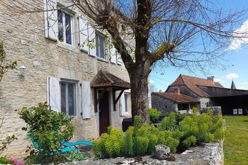 Gîte pour 8 personnes, avec jardin et terrasse à Espédaillac