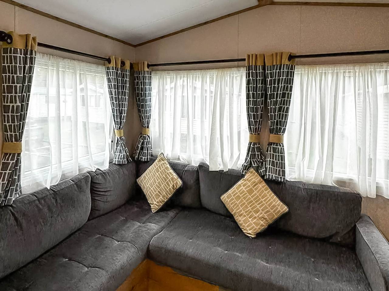 Coastal 2 The Saltern Holiday Park - Ukc8201 in Tenby, Permbrokeshire