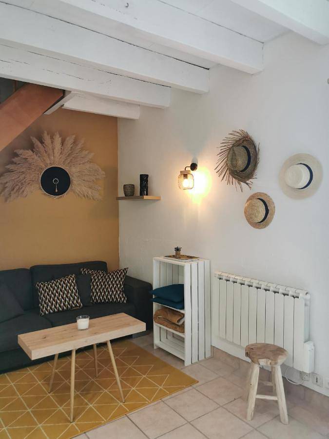 Location de vacances pour 3 personnes, avec terrasse et jardin dans Langouet