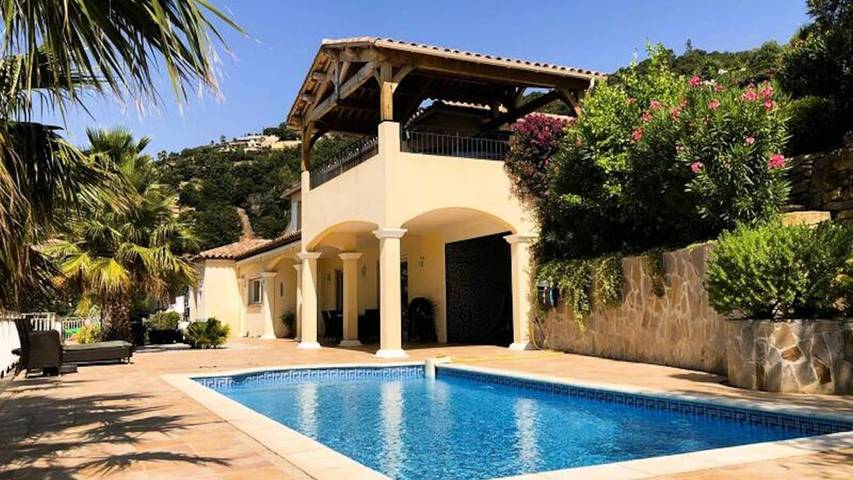 Appartement de vacances pour 9 personnes, avec piscine