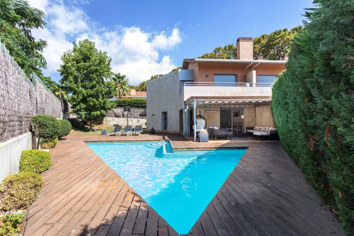 Casa rural para 8 personas, con Balcón además de Terraza y Jardín en Arenys de Munt