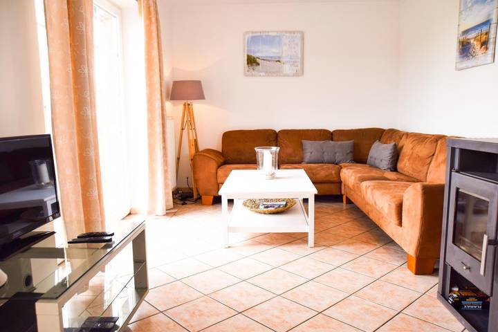 Ferienhaus für 6 Personen, mit Sauna und Seeblick sowie Garten, kinderfreundlich in Schönberg - 4