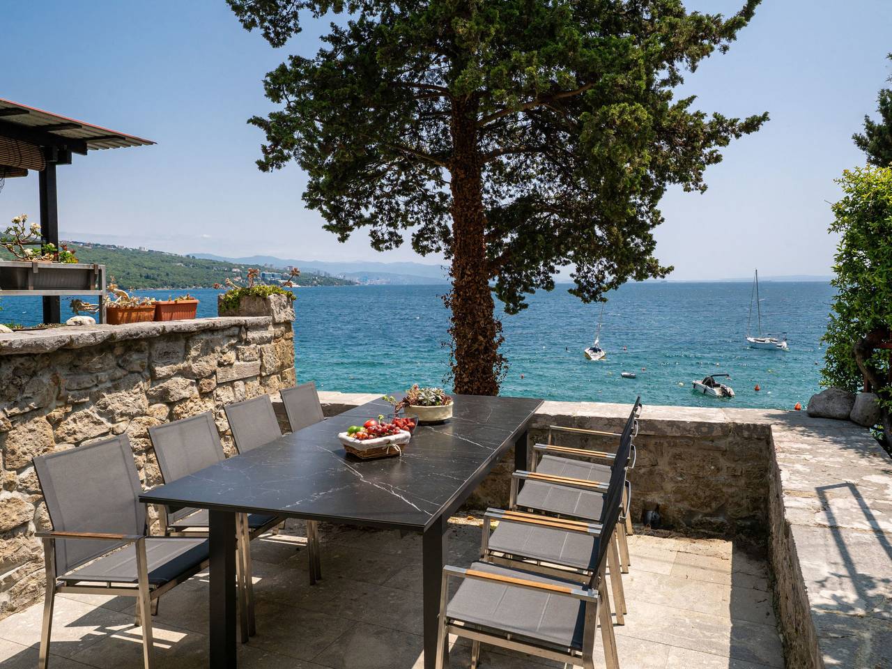 Conrad in Plaža Črnikovica, Opatija Riviera
