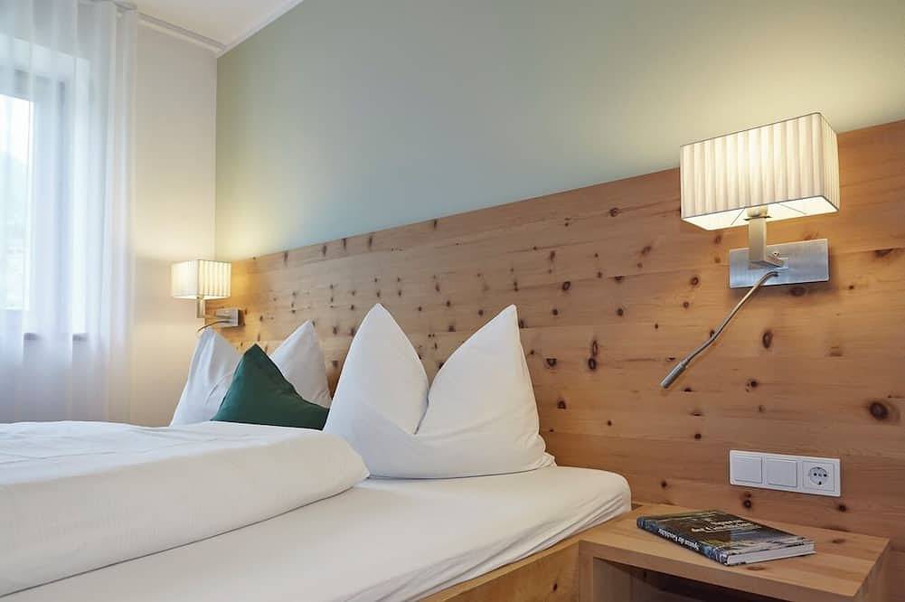 Ganze Wohnung, Apartments Schwarzlehen Idyllische Auszeit mit Bio-Pool inmitten grüner Natur in Naturns, Ortleralpen