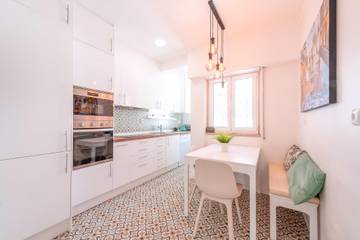Vacation Rental for 6 Guests in Arroios, Lisbon District, Picture 2
