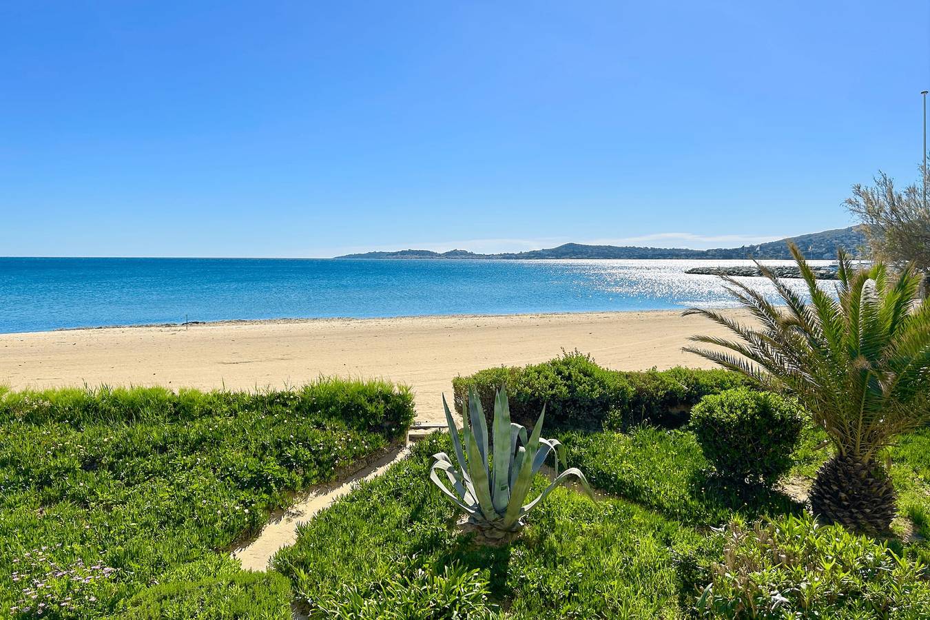 Appartement entier, Appartement sur la plage avec Climatisation et vue mer in Port Grimaud, Grimaud