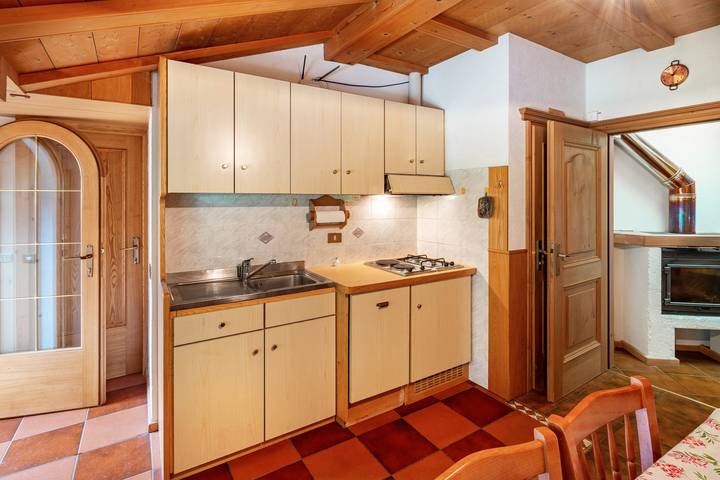 Appartamento intero, Appartamento 'Appartamento La Mirandola Rosso' con vista sulle montagne, terrazza e Wi-Fi in Livinallongo, Dolomiti Superski