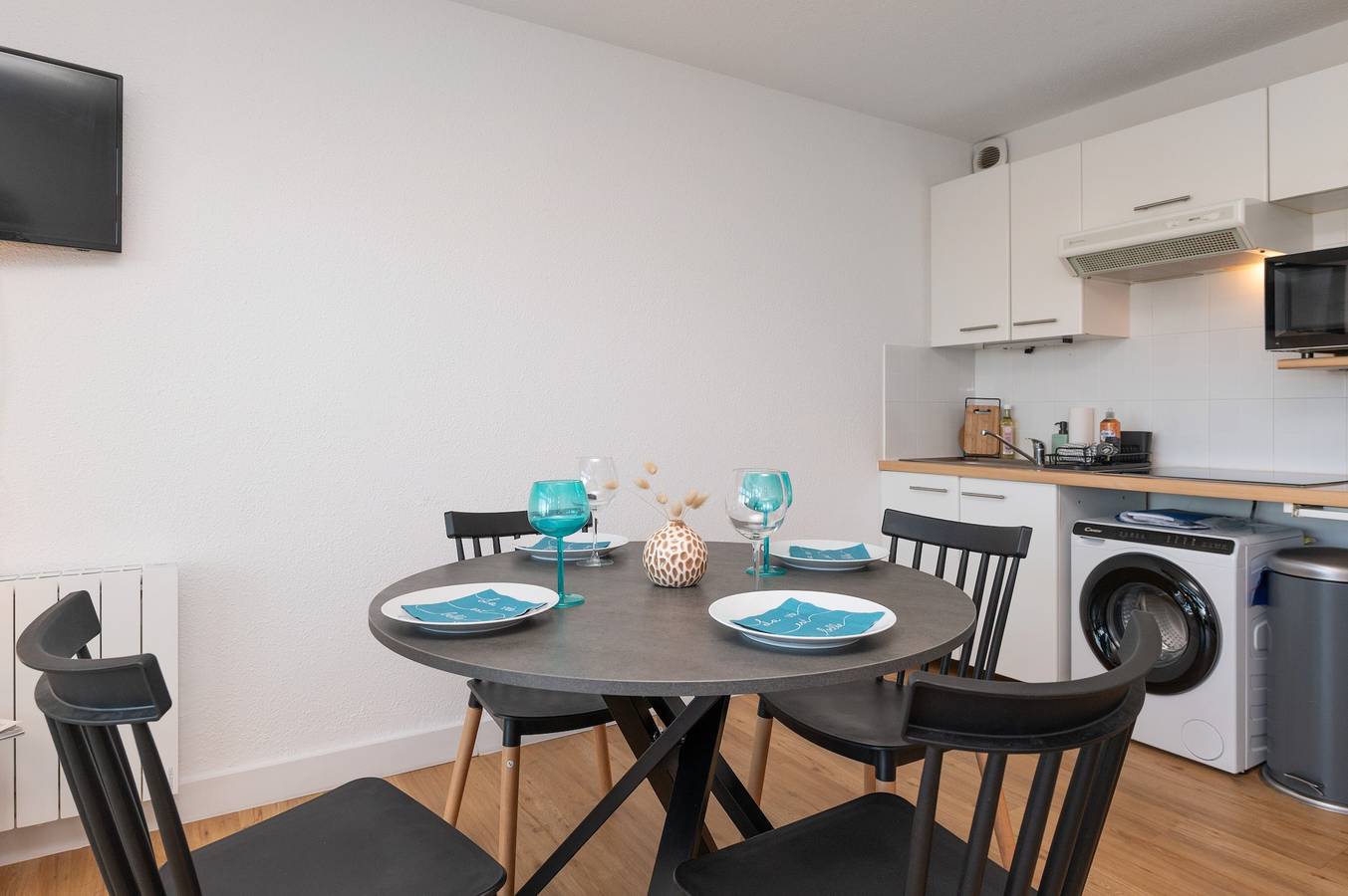 Ganze Wohnung, Ferienwohnung 'Le Nid De Keragan' mit Meerblick, privater Terrasse und Wi-Fi in Le Fort-Bloqué, Ploemeur